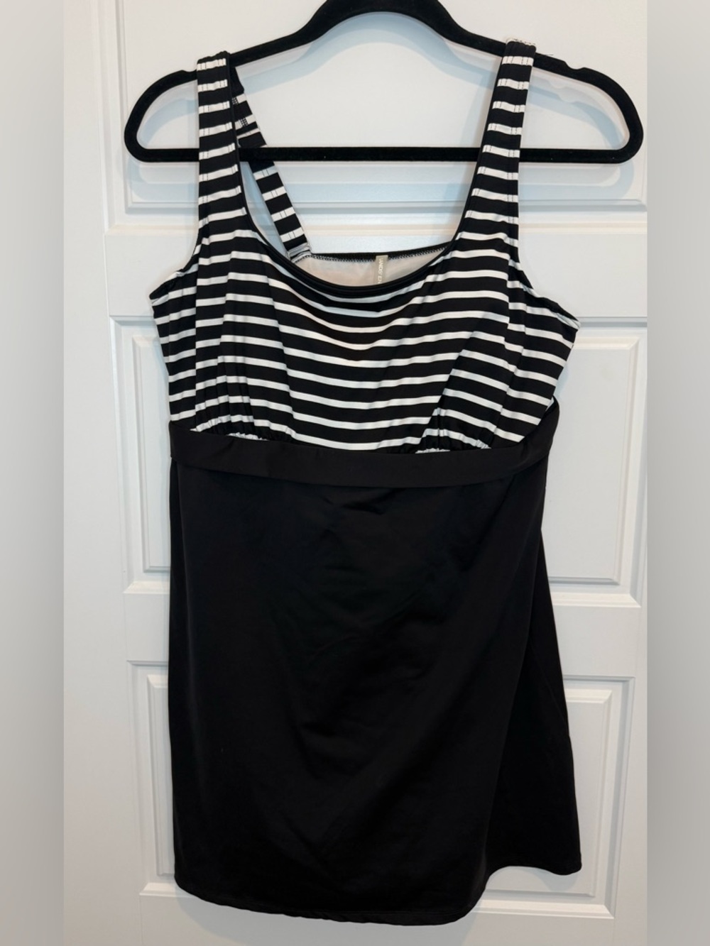 Lands' End Size 14DDD Swim Top Black Striped Underwire Adjustable Straps Bra